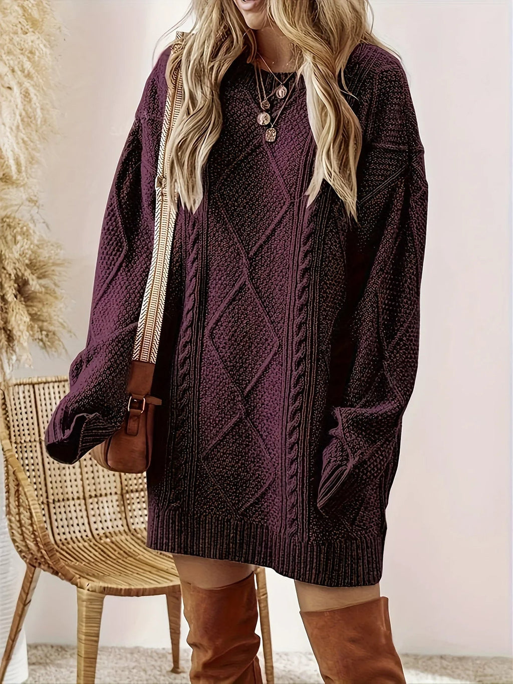 Pullover damski o luźnym kroju z dekoltem i strukturalnym wzorem | L&V - 9 - Livia-Moda
