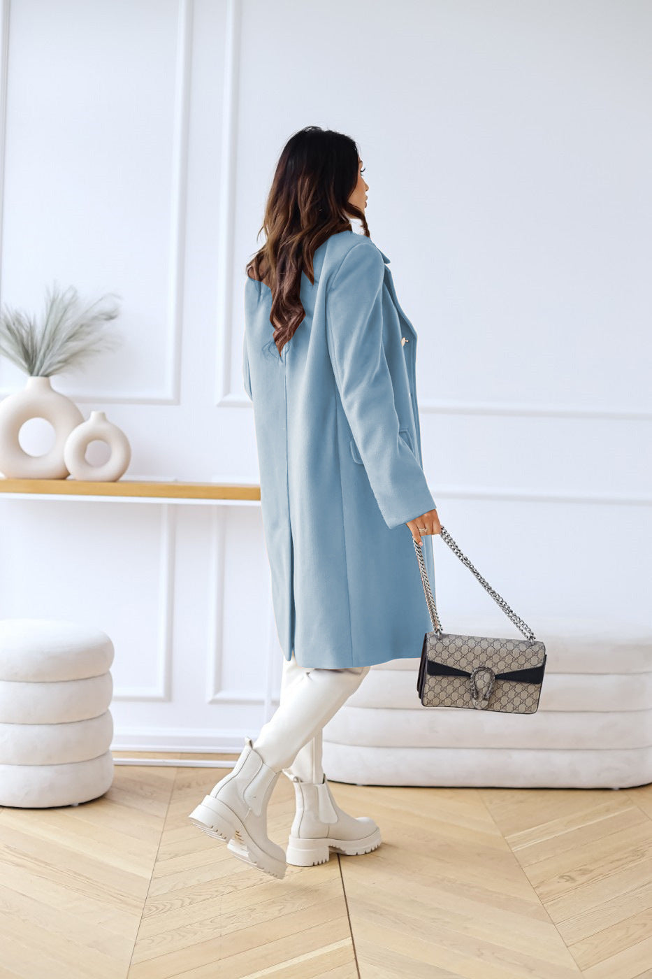 Płaszcz damski z podwójnym zapięciem i eleganckimi detalami | L&V - 7 - Livia-Moda