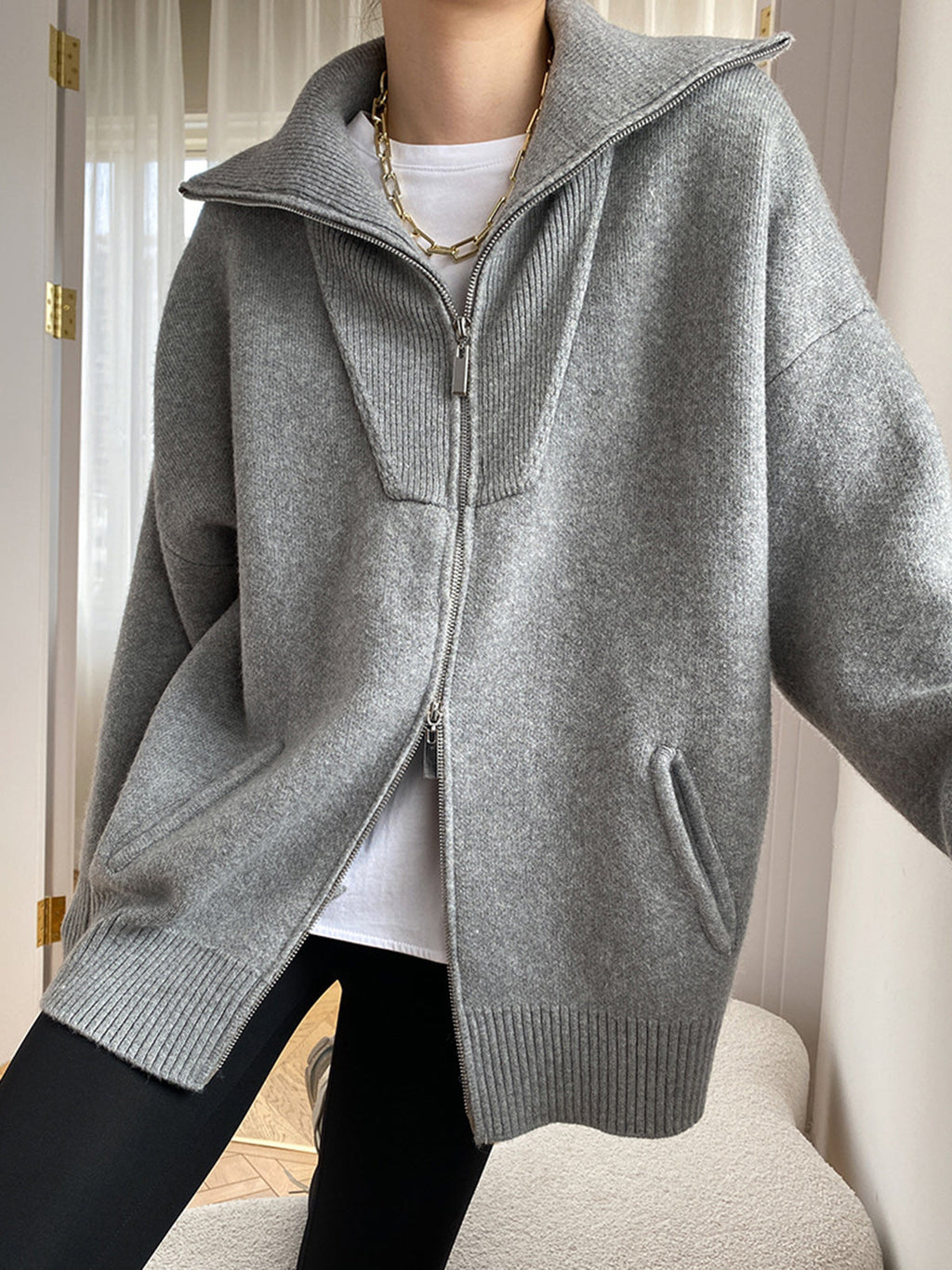 Cardigan damski z wysokim kołnierzem i zamkiem błyskawicznym | L&V - 4 - Livia-Moda