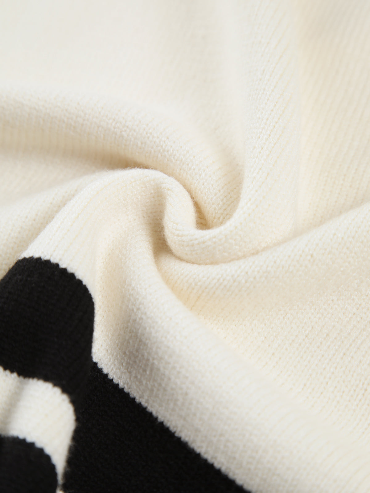 Pullover damski z wysokim kołnierzem i luźnym krojem | L&V - 5 - Livia-Moda