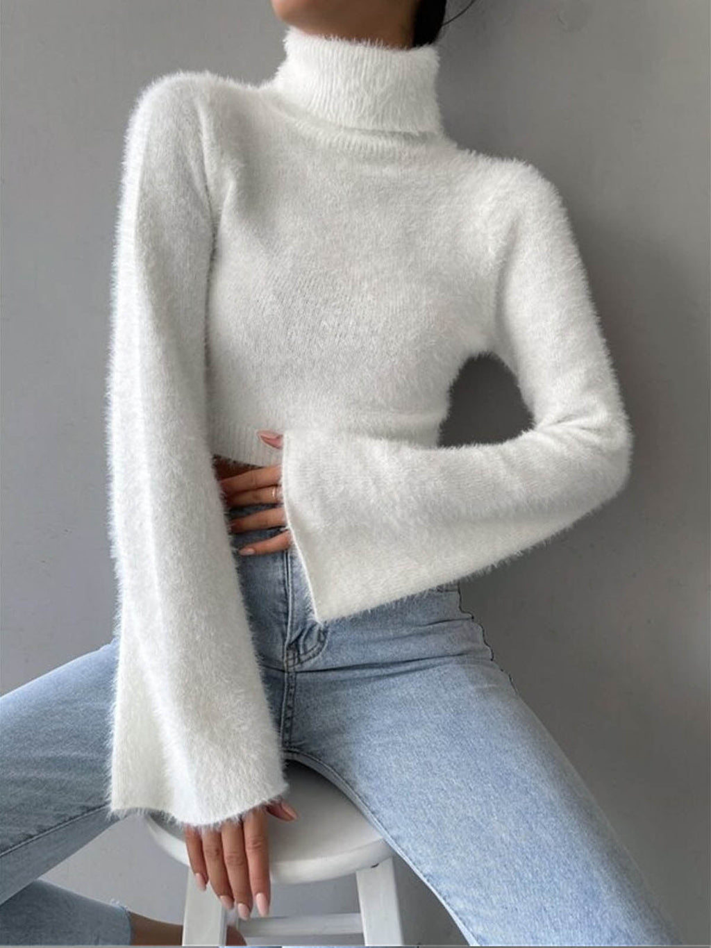 Pullover damski z wysokim kołnierzem i szerokimi rękawami | L&V - 1 - Livia-Moda