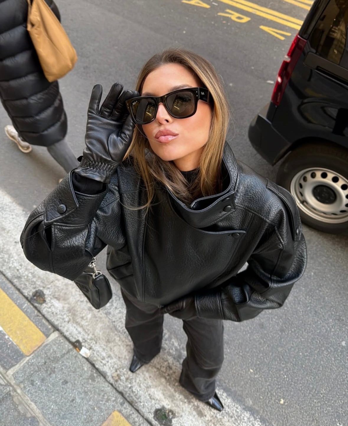 Kurtka damska Oversized z wysokim kołnierzem i zapięciem | L&V - 1 - Livia-Moda