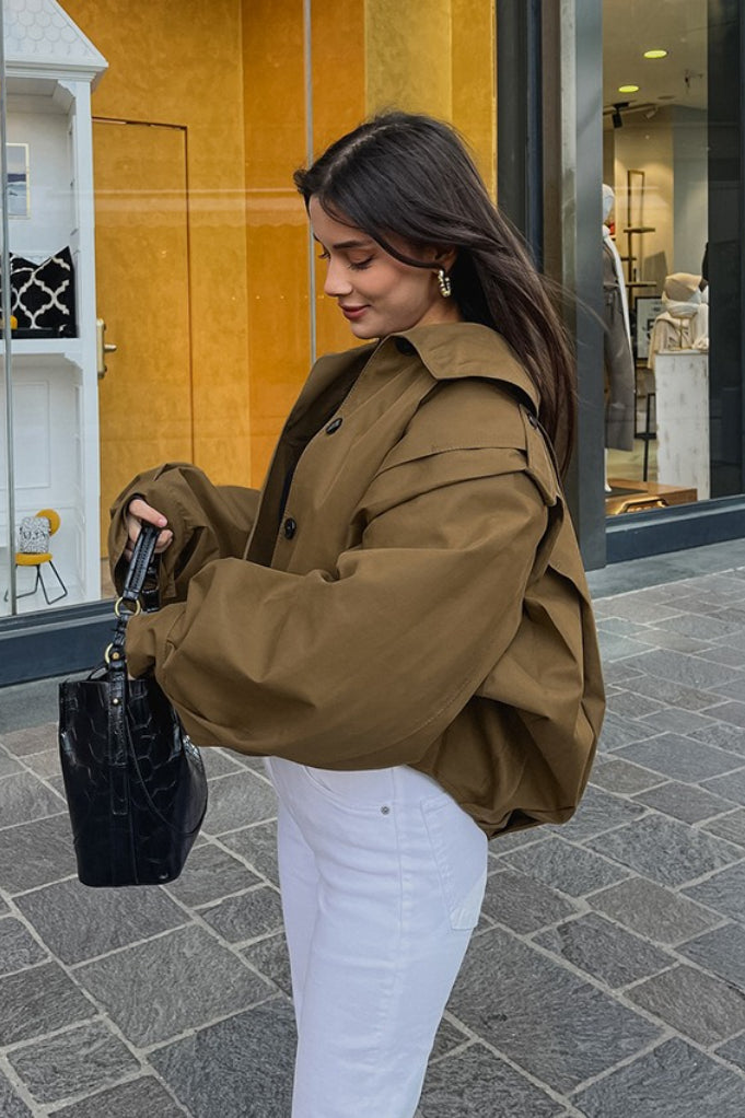Kurtka Damska Oversized z Balonowymi Rękawami i Zapięciem na Guziki | L&V - 3 - Livia-Moda