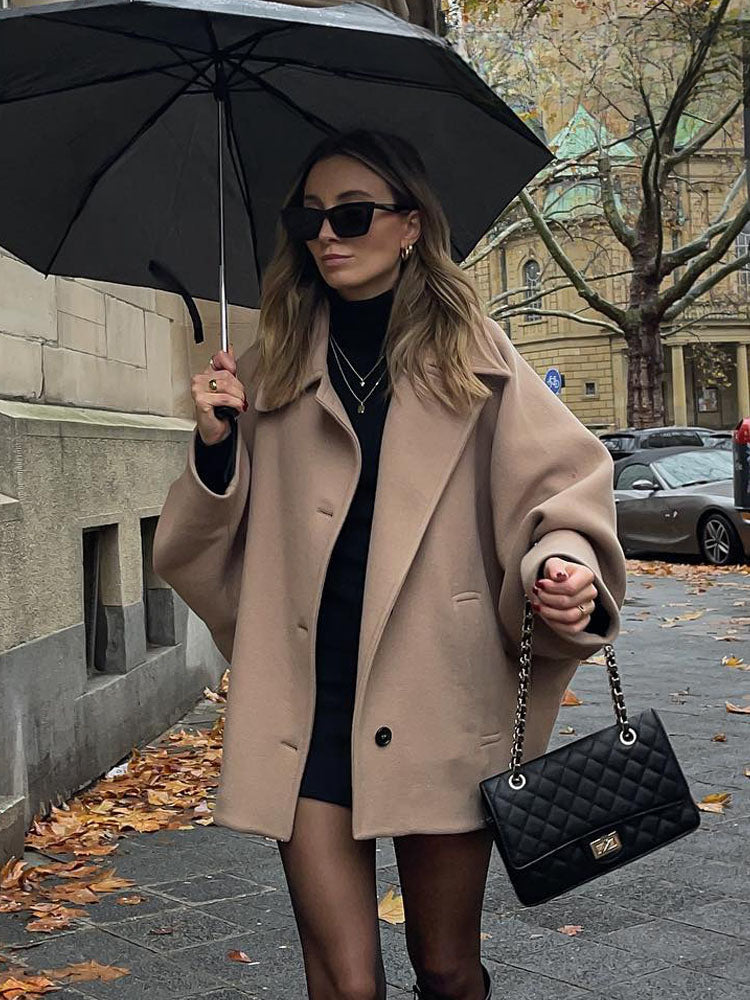 Kurtka Damska Oversized z Szerokim Rewersem i Zapięciem na Guziki | L&V - 3 - Livia-Moda