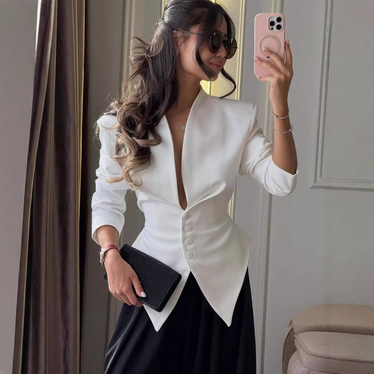 Blazer damski z taliowanym krojem i długim rękawem | L&V - 1 - Livia-Moda