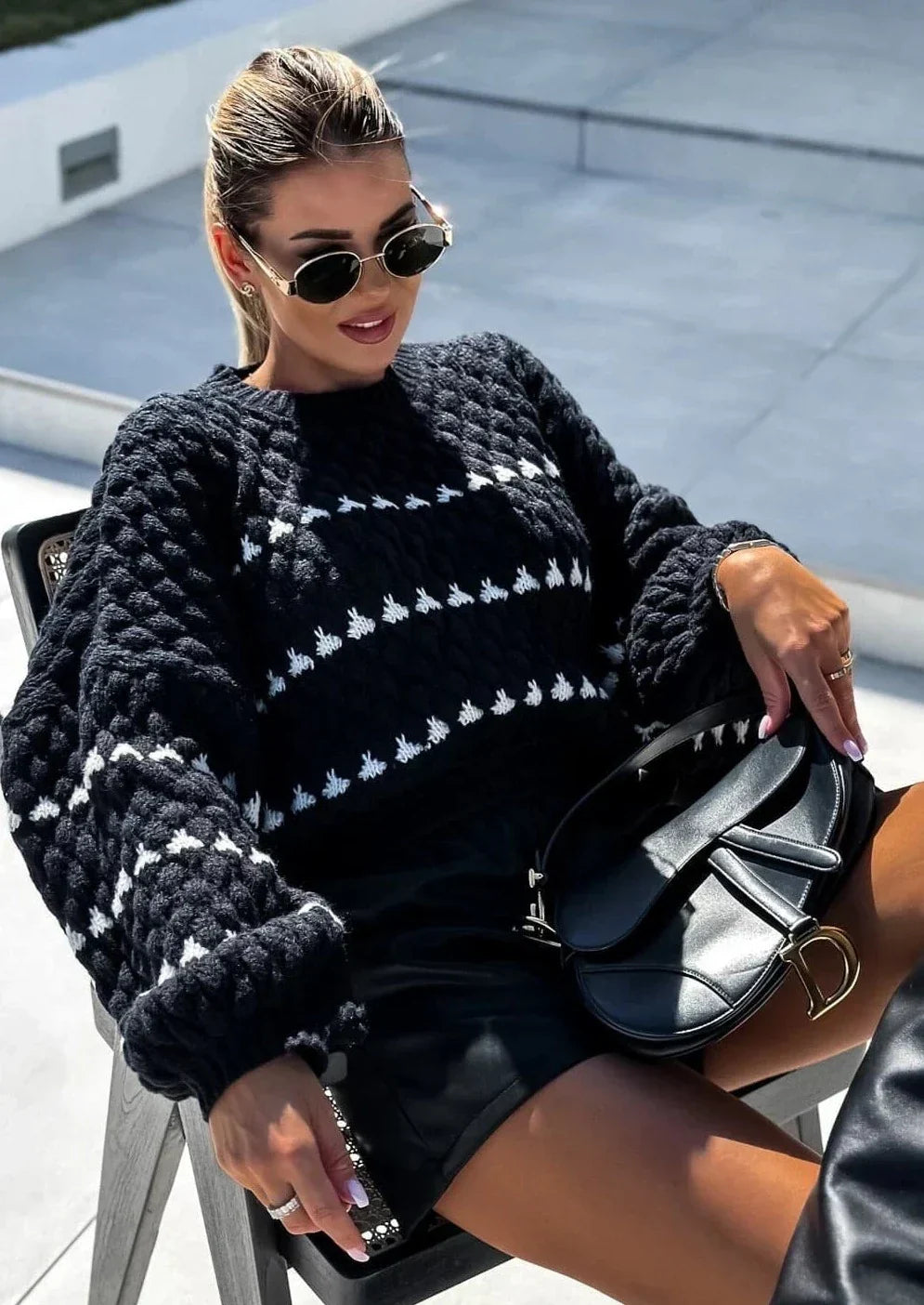 Pullover damski z luźnym krojem i szerokimi rękawami | L&V - 7 - Livia-Moda