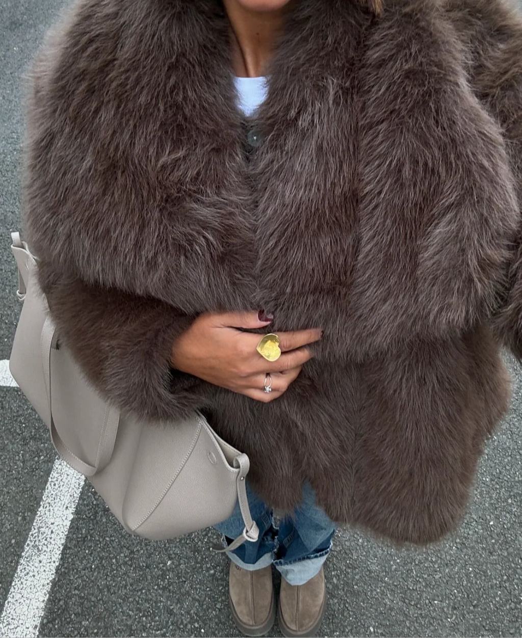 Płaszcz damski o oversize'owym kroju z obszernymi rękawami | L&V - 1 - Livia-Moda
