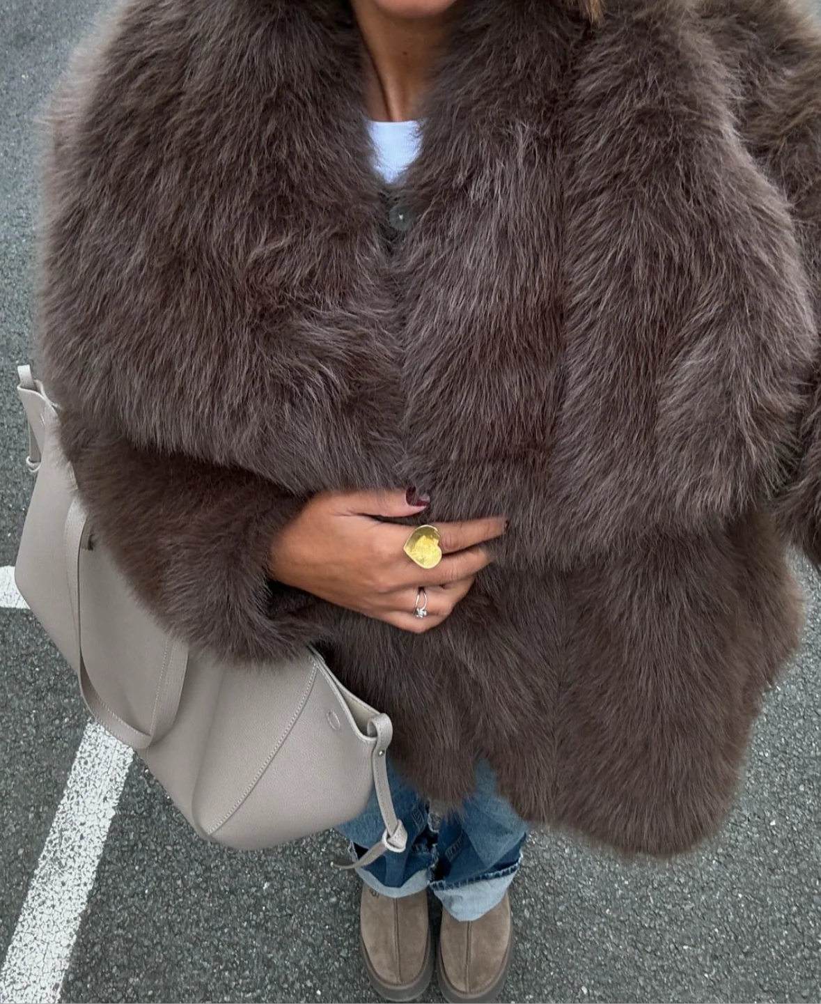 Płaszcz damski o oversize'owym kroju z obszernymi rękawami | L&V - 1 - Livia-Moda