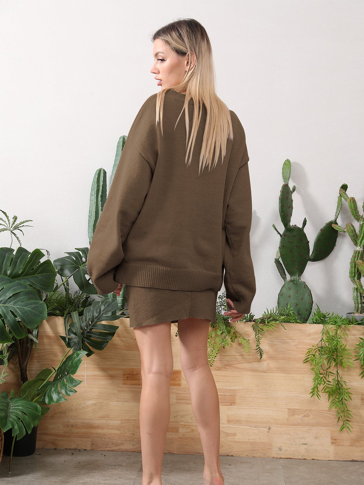 Zestaw lounge damski z luźną górą i krótką spódnicą | L&V - 4 - Livia-Moda