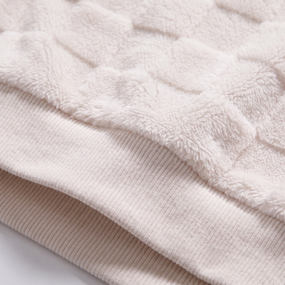 Hoodie damski z kapturem i unikalną strukturą | L&V - 1 - Livia-Moda