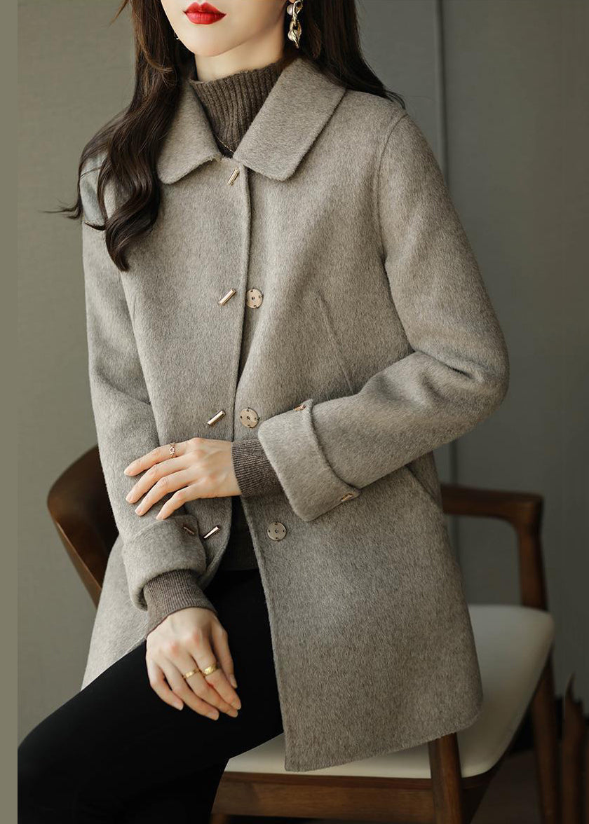Płaszcz damski o klasycznym kroju z eleganckimi detalami | L&V - 2 - Livia-Moda