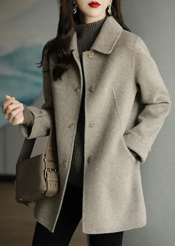 Płaszcz damski o klasycznym kroju z eleganckimi detalami | L&V - 3 - Livia-Moda