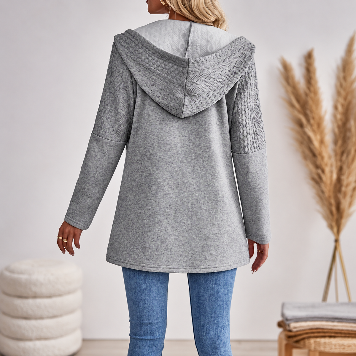 Hoodie Damski z Kapturem i Strukturalnym Wykończeniem | L&V - 2 - Livia-Moda