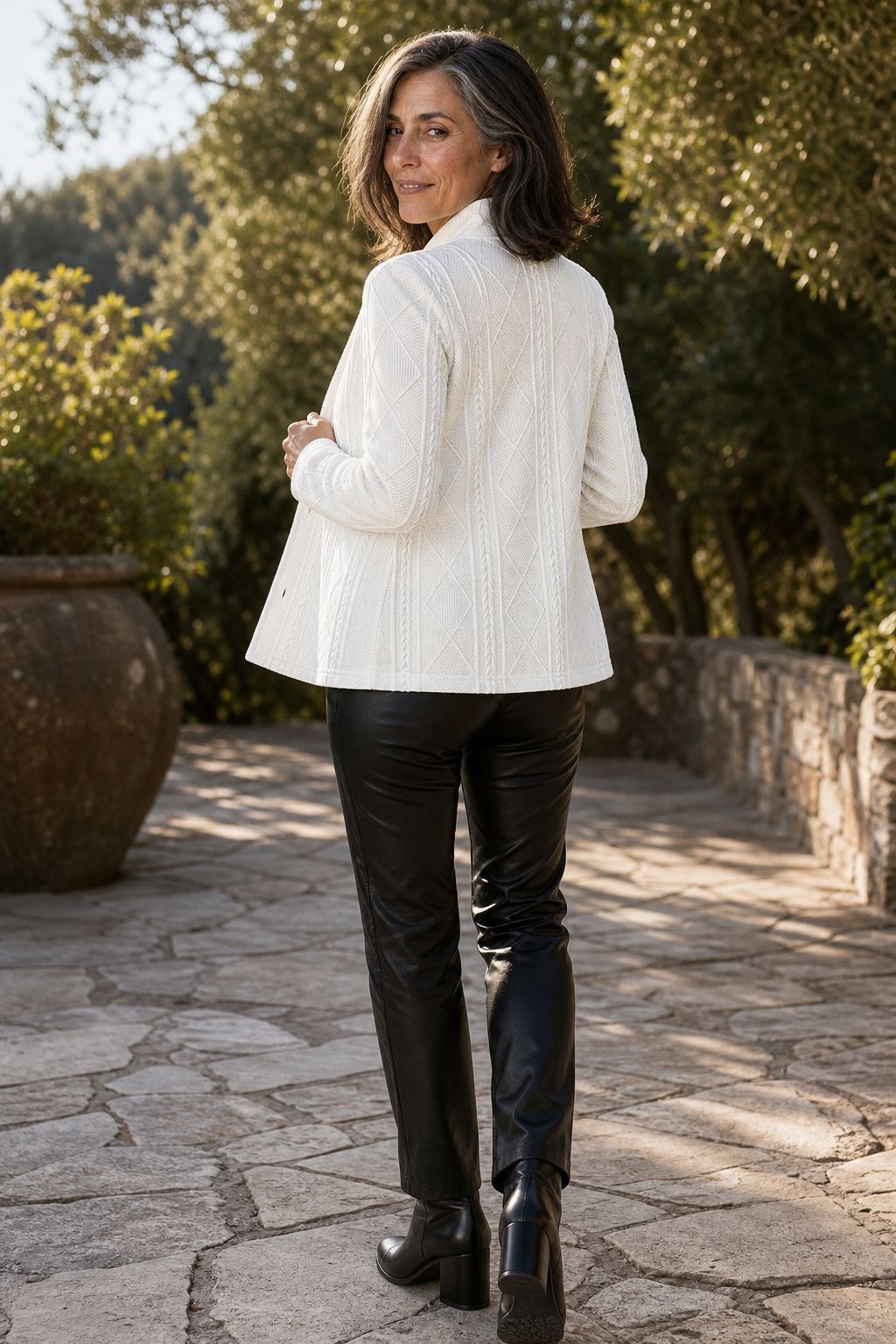 Blazer damski z eleganckim krojem i długimi rękawami | L&V - 4 - Livia-Moda