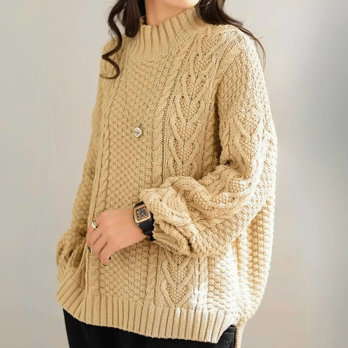 Pullover damski z kołnierzem stójkowym i luźnym krojem | L&V - 6 - Livia-Moda