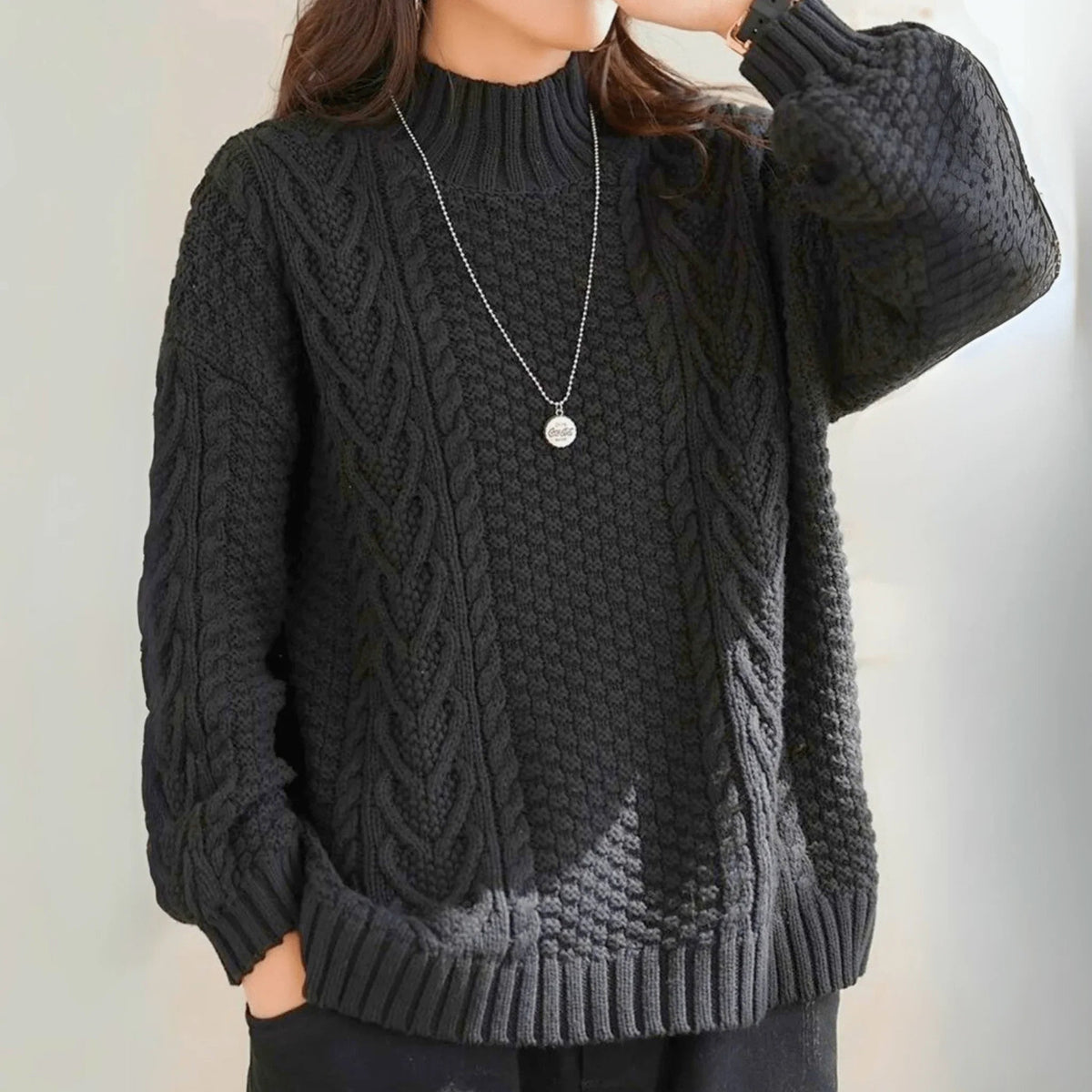 Pullover damski z kołnierzem stójkowym i luźnym krojem | L&V - 7 - Livia-Moda