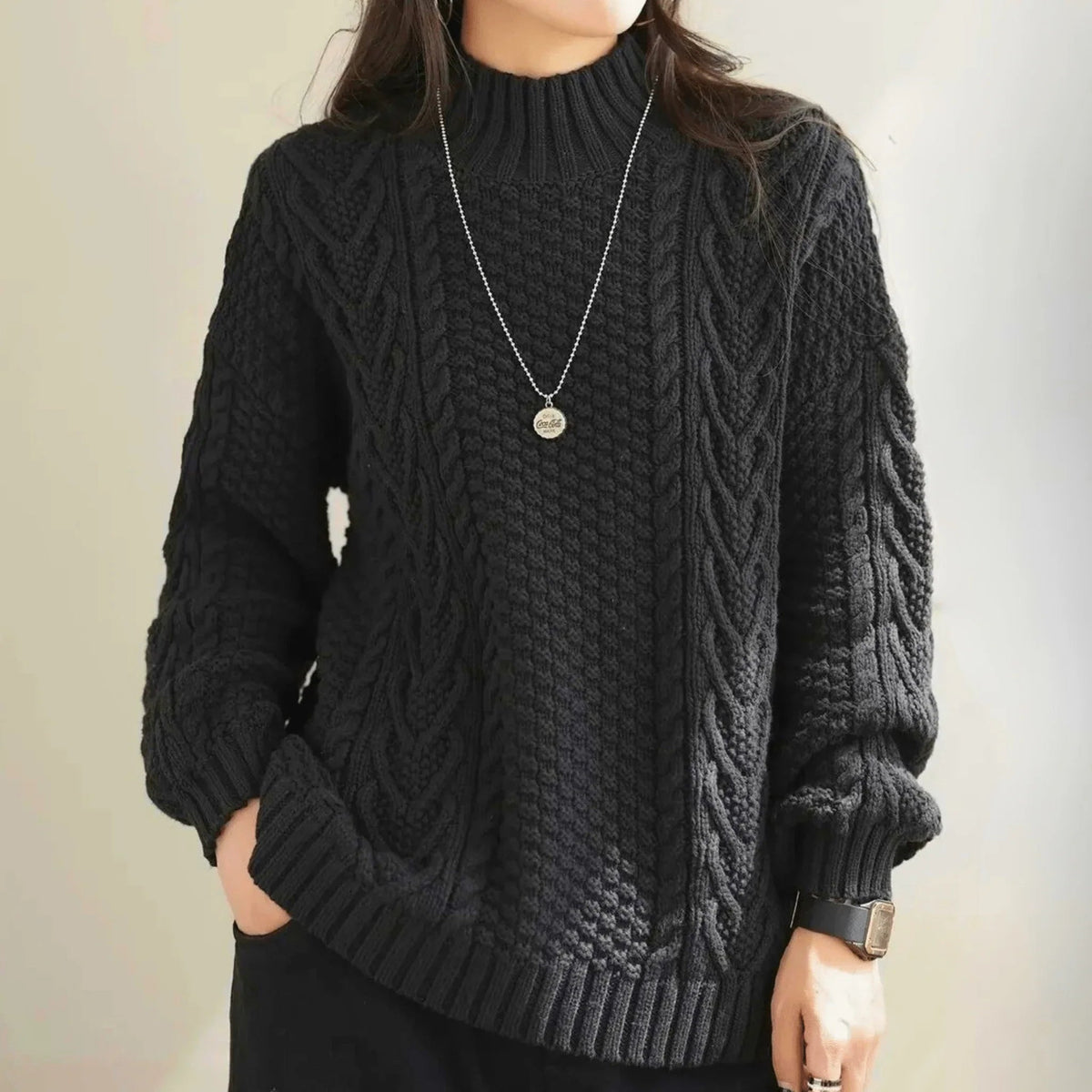 Pullover damski z kołnierzem stójkowym i luźnym krojem | L&V - 8 - Livia-Moda