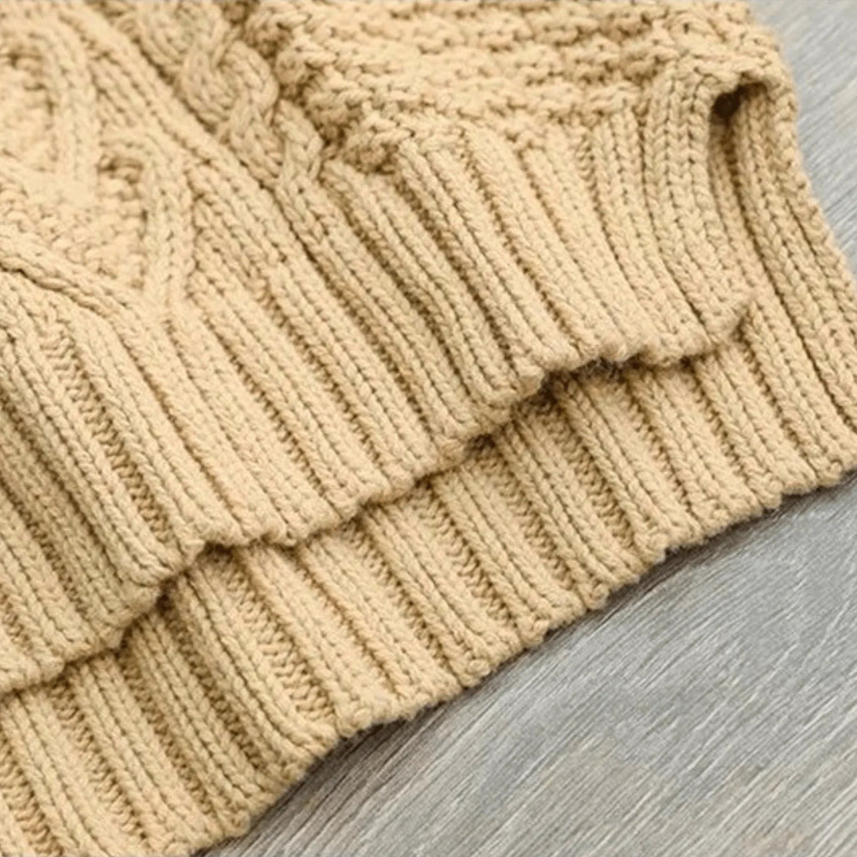 Pullover damski z kołnierzem stójkowym i luźnym krojem | L&V - 10 - Livia-Moda