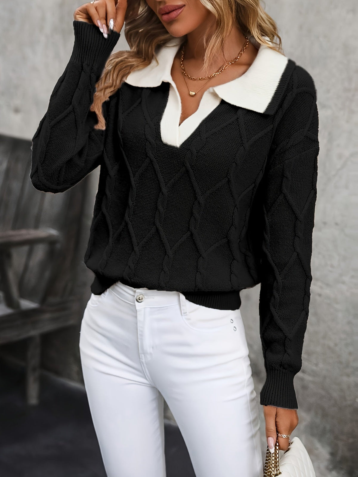 Pullover damski z dekoltem w serek i kołnierzykiem | L&V - 1 - Livia-Moda