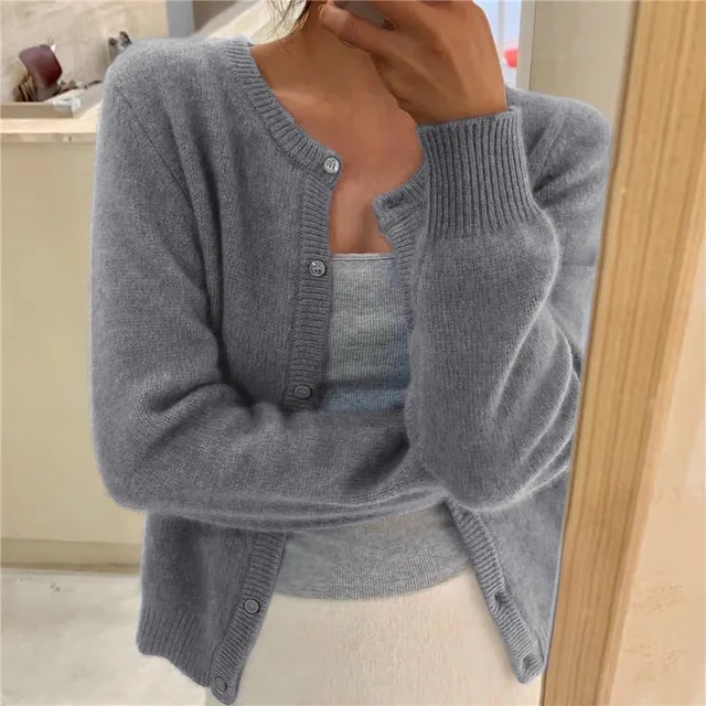 Cardigan Damski – Luźny Krój z Klasycznym Zapięciem | L&V - 1 - Livia-Moda