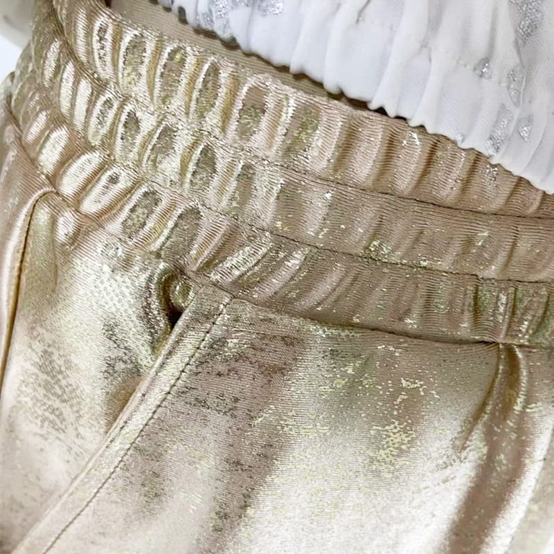 Outfit damski z dekoltem w serek i błyszczącymi detalami | L&V - 5 - Livia-Moda