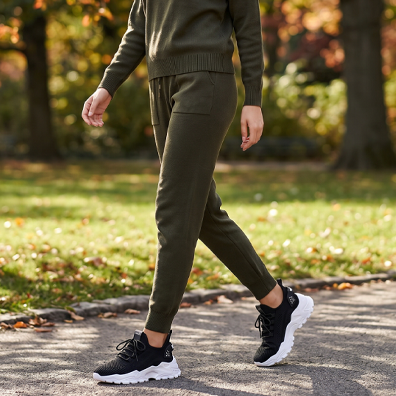 Sneakers damskie z sportowym krojem i wygodnym dopasowaniem | L&V - 1 - Livia-Moda