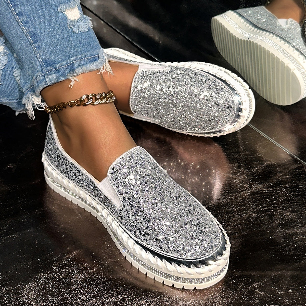 Buty Slip-On damskie z dekoracyjnymi akcentami | L&V - 1 - Livia-Moda
