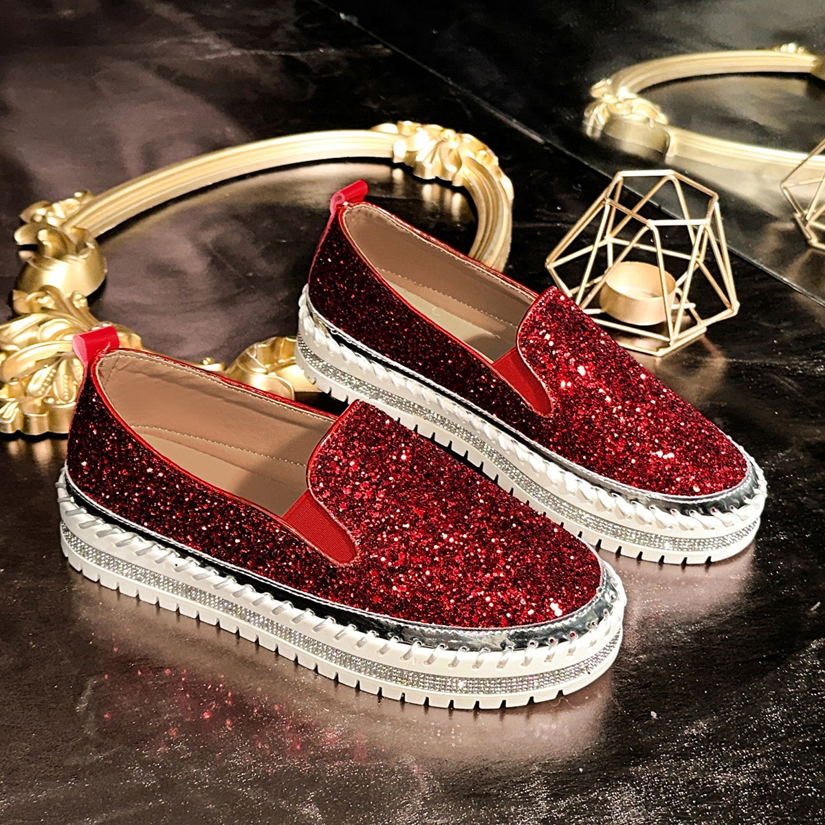 Buty Slip-On damskie z dekoracyjnymi akcentami | L&V - 12 - Livia-Moda