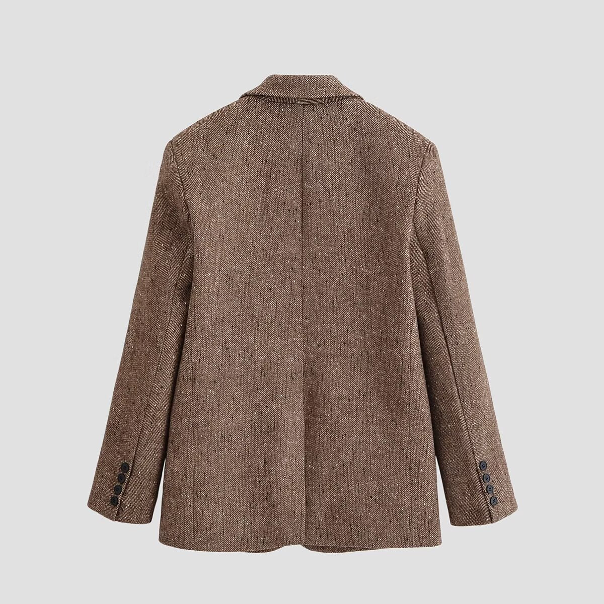 Blazer damski z klasycznymi klapami i naszytymi kieszeniami | L&V - 2 - Livia-Moda