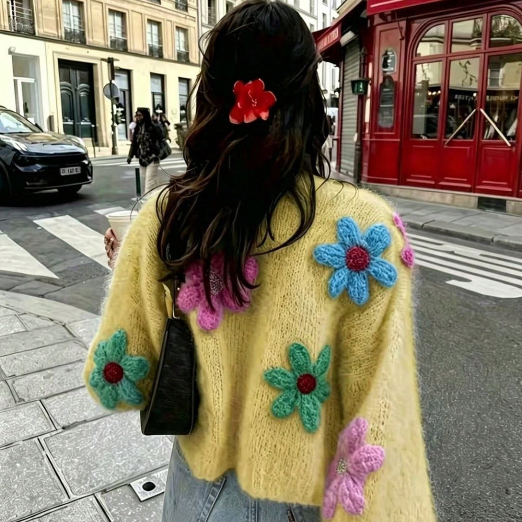Kardigan damski z aplikacjami kwiatów i luźnym krojem | L&V - 3 - Livia-Moda