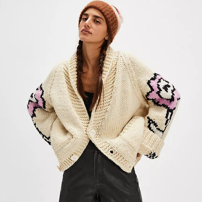 Damski Kardigan Oversize z Kwiatowym Motywem i Szalowym Kołnierzem | L&V - 1 - Livia-Moda