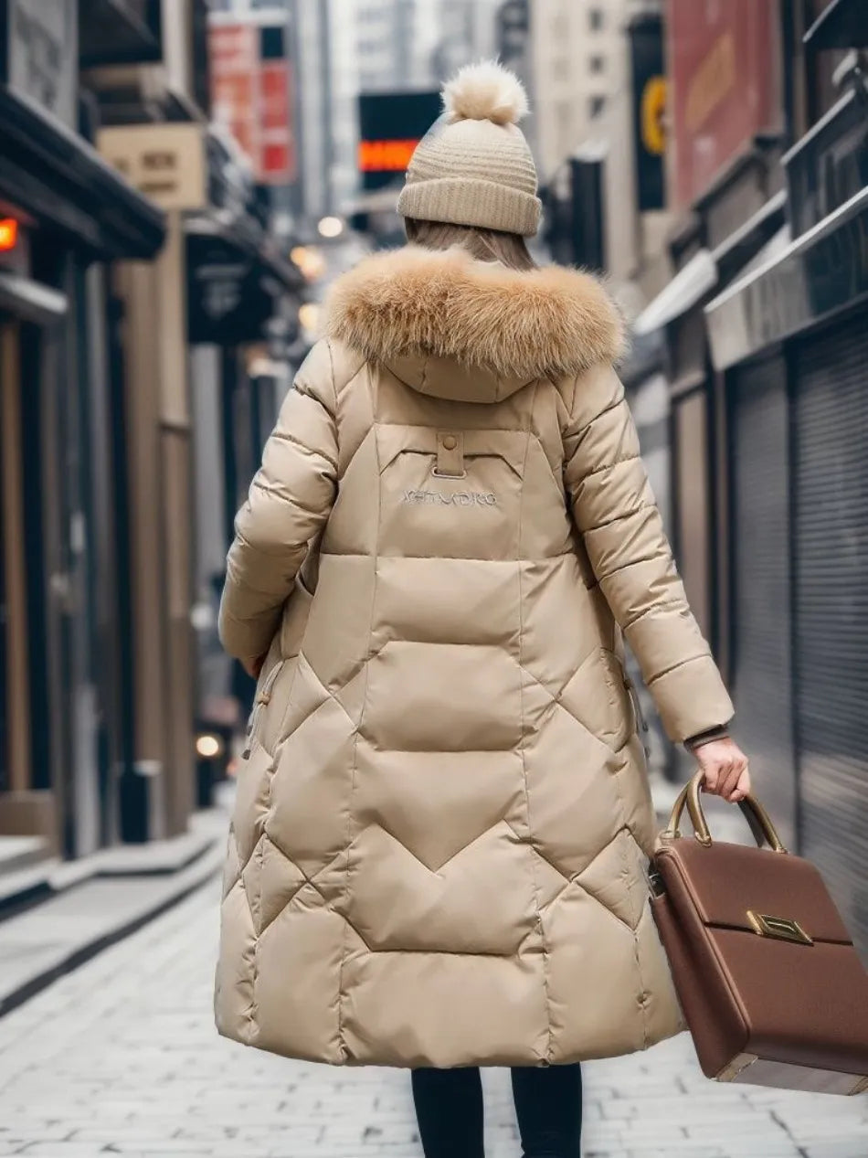 Damski Długi Puchowy Płaszcz z Kapturem i Futrzanym Kołnierzem | L&V - 15 - Livia-Moda