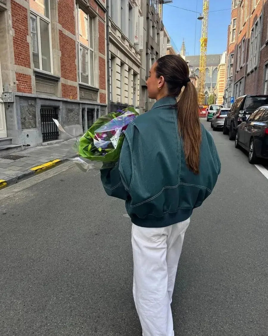 Kurtka damska z oversize'owym krojem i sportowym stylem | L&V - 6 - Livia-Moda