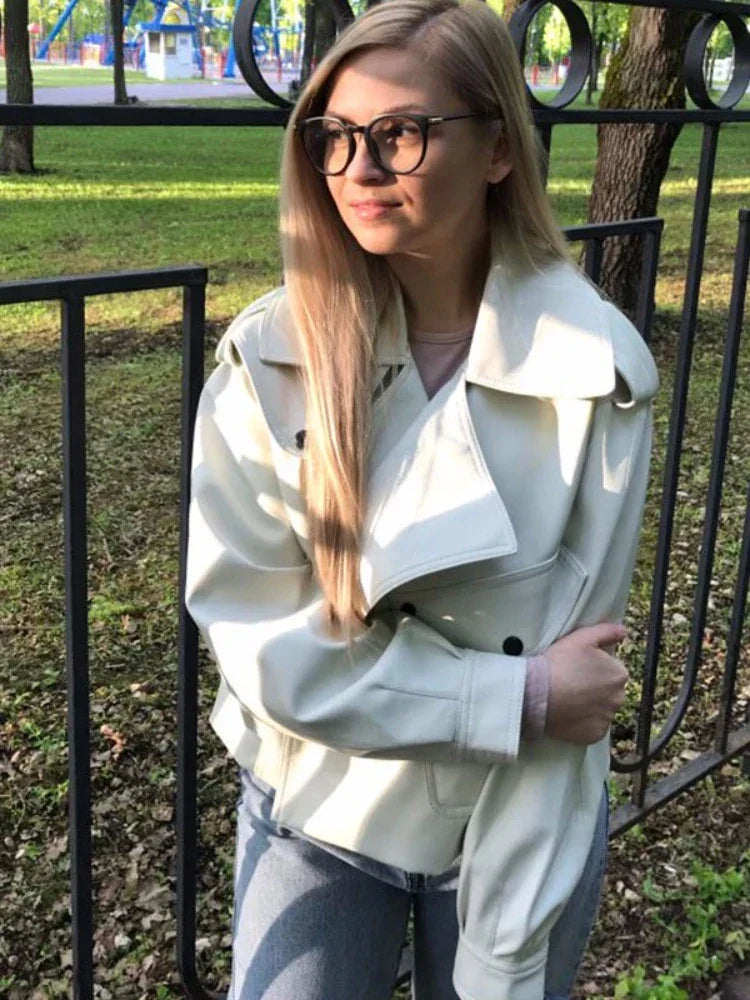 Kurtka damska z luźnym krojem i modnym zapięciem | L&V - 2 - Livia-Moda