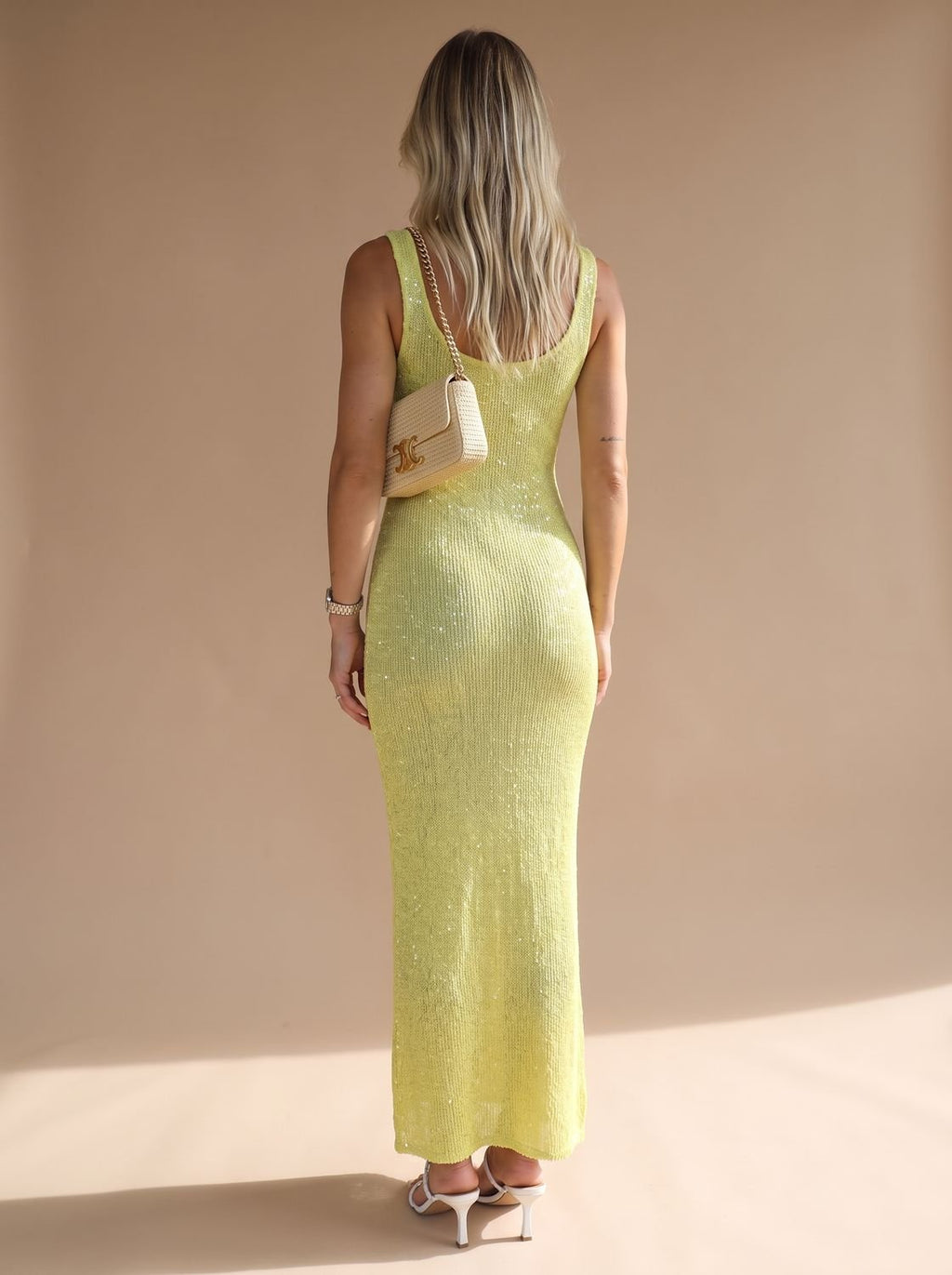 Sukienka maxi damska z okrągłym dekoltem i dopasowanym krojem - 5 - Livia-Moda