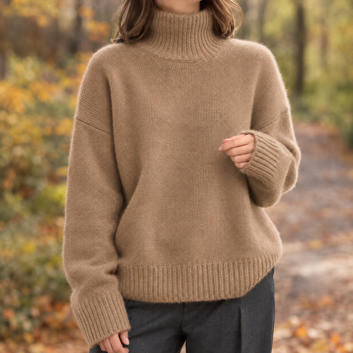 Pullover damski z wysokim kołnierzem i luźnym krojem - wygodny i stylowy - 6 - Livia-Moda