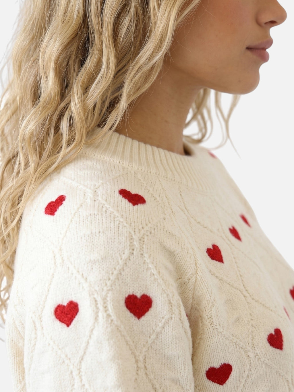 Pullover damski o klasycznym kroju z motywem serca - 3 - Livia-Moda