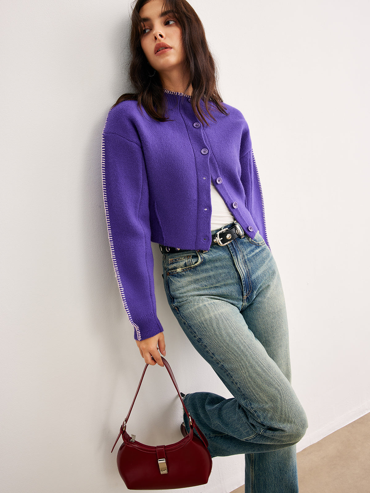 Cardigan Damski - Krótki Krój z Guzikami i Kontrastowymi Szwami | L&V - 3 - Livia-Moda