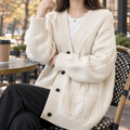 Cardigan damski oversize z guzikami i kieszeniami | L&V - 1 - Livia-Moda
