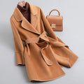 Trench Coat Damski z Paseczkiem i Eleganckim Krojem | L&V - 1 - Livia-Moda