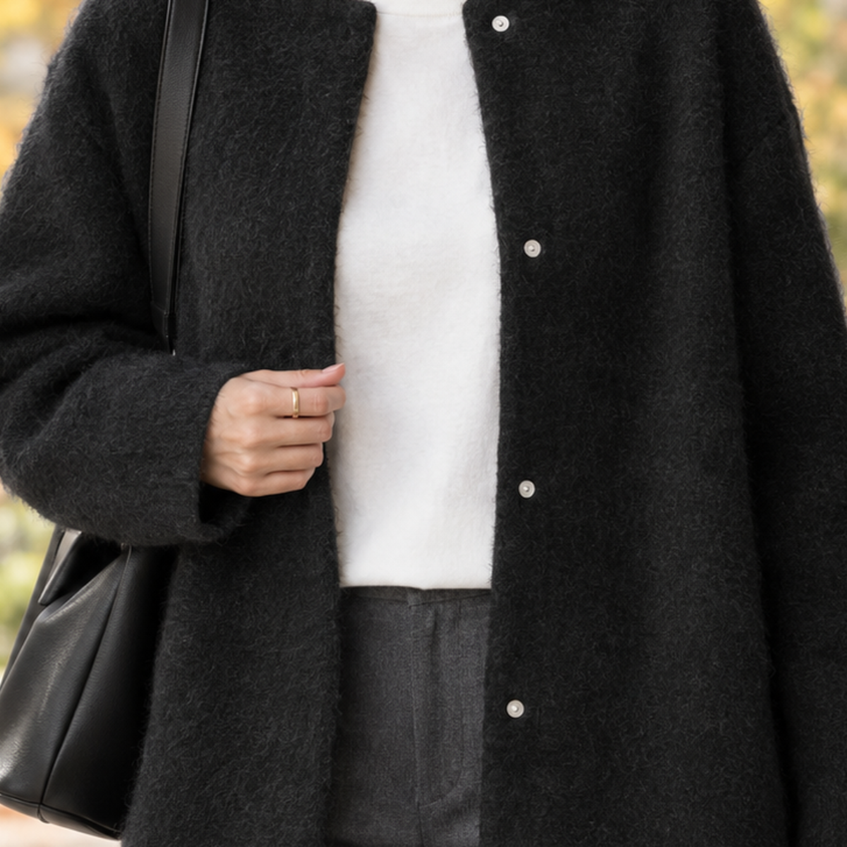 Cardigan damski z luźnym krojem i okrągłym dekoltem - 2 - Livia-Moda