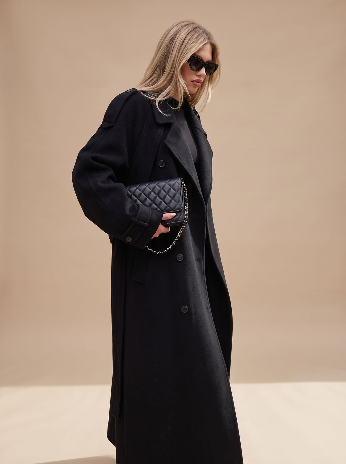 Płaszcz Trench damski z paskiem i luźnym krojem - 2 - Livia-Moda
