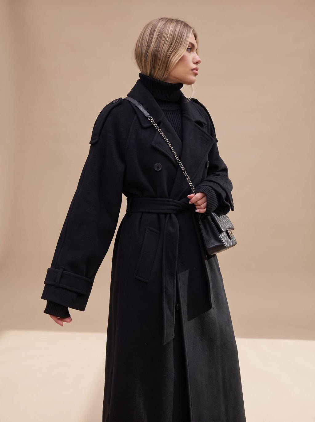 Płaszcz Trench damski z paskiem i luźnym krojem - 3 - Livia-Moda