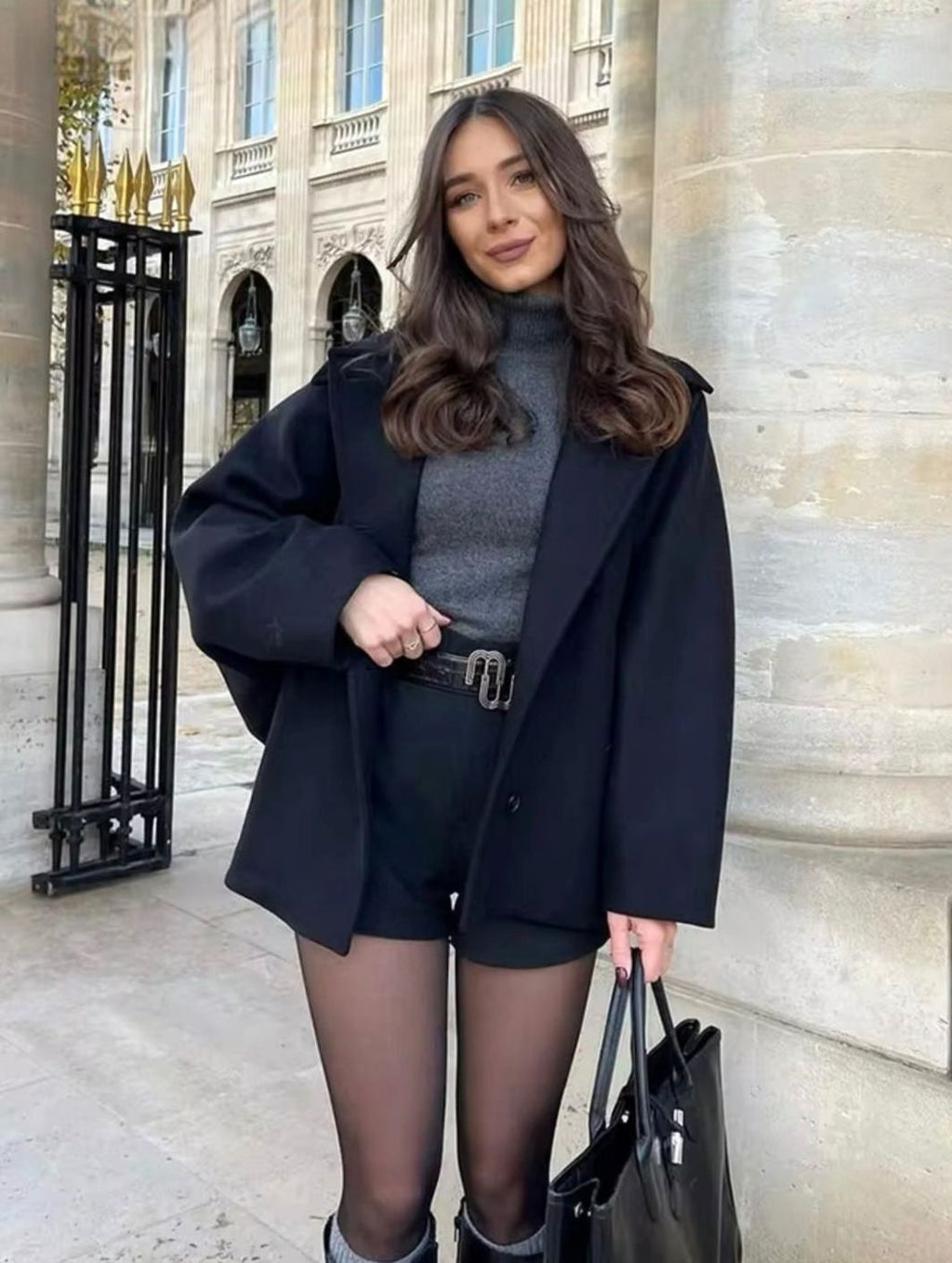 Damski płaszcz oversize z zapięciem na guziki i luźną sylwetką - 4 - Livia-Moda