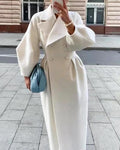 Trench Coat Damski z eleganckim krojem i efektownymi detalami - 1 - Livia-Moda