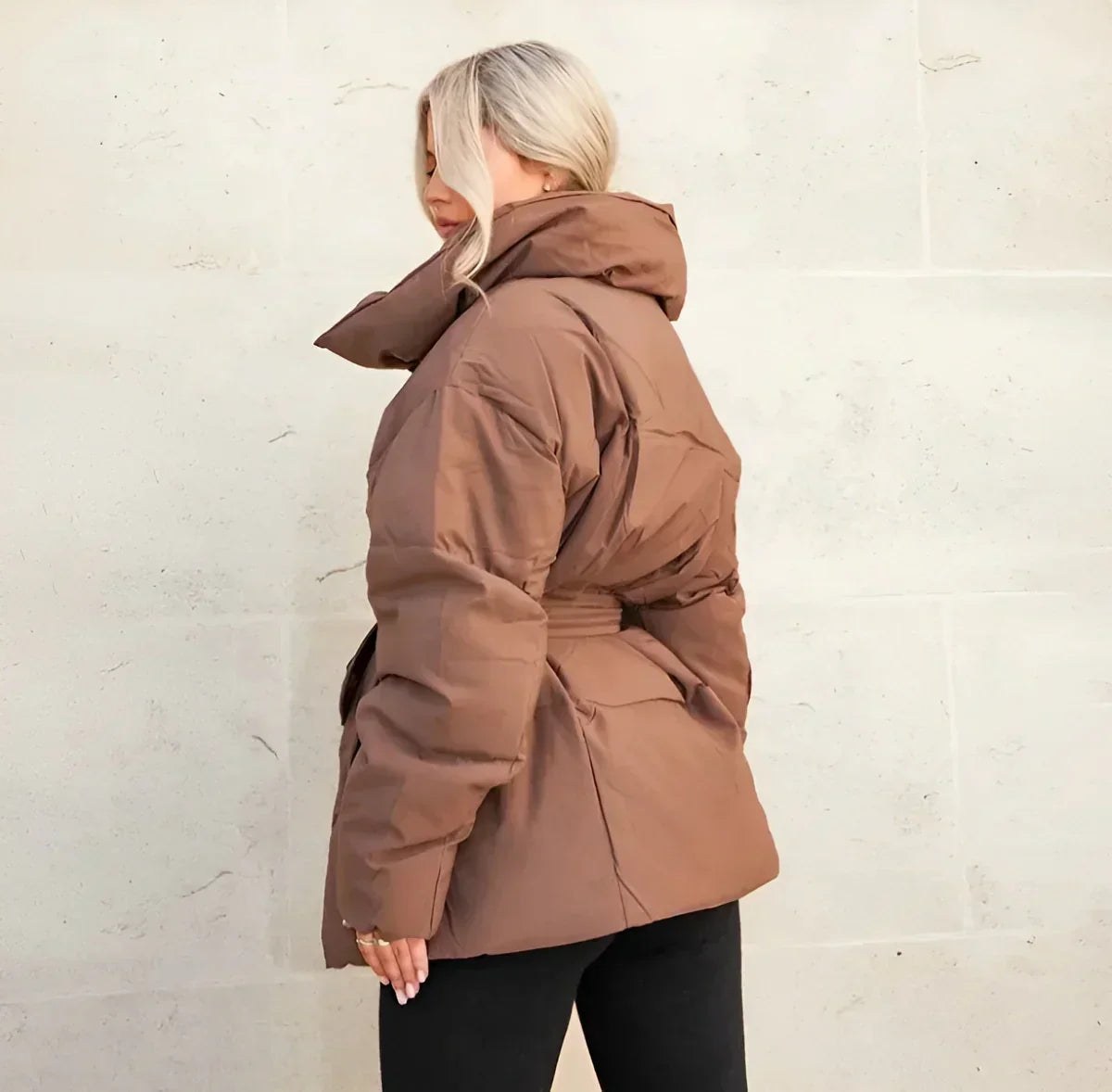 Kurtka damska oversize z dużym kołnierzem i paskiem - 7 - Livia-Moda