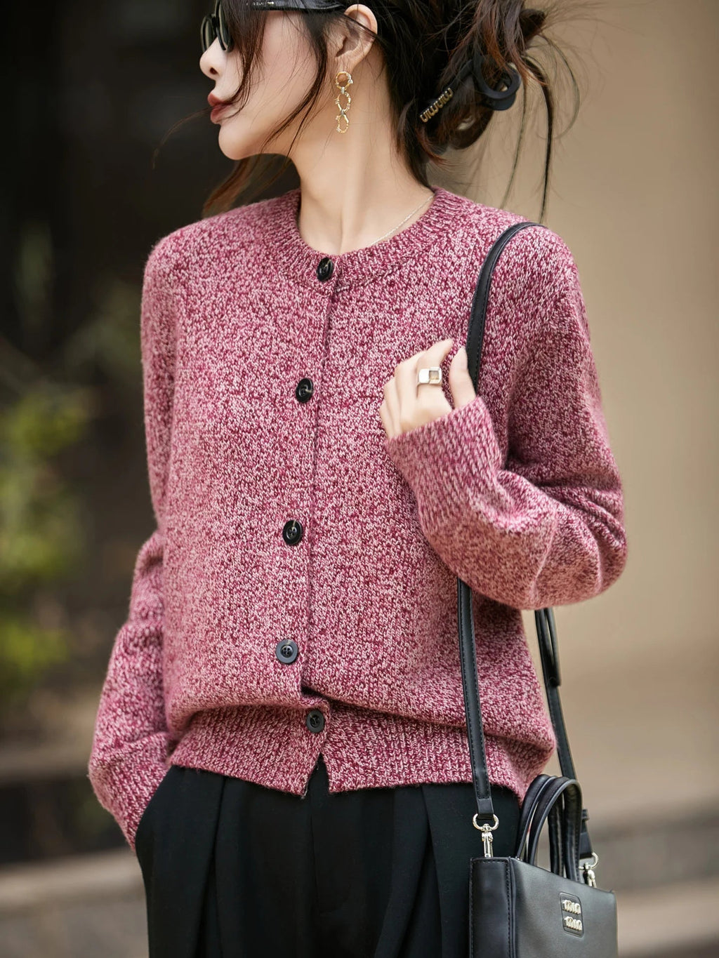 Cardigan damski z okrągłym dekoltem i zapięciem na guziki - luźny krój - 8 - Livia-Moda