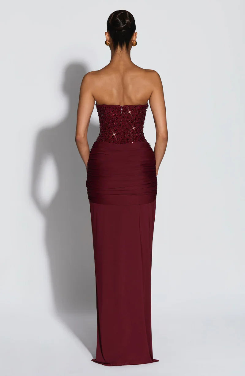 Sukienka wieczorowa damska w kolorze bordowym, dopasowana z dekoltem w serce - 4 - Livia-Moda