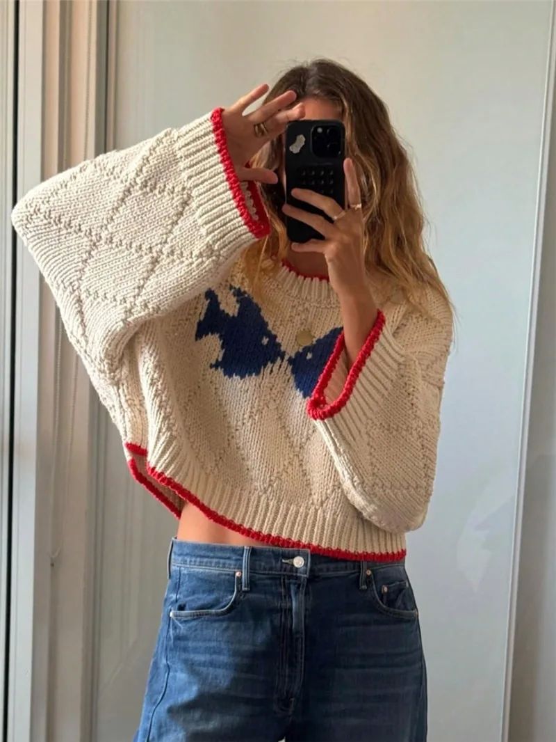 Pullover damski z okrągłym dekoltem i kontrastowym wzorem - 2 - Livia-Moda