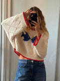 Pullover damski z okrągłym dekoltem i kontrastowym wzorem - 2 - Livia-Moda